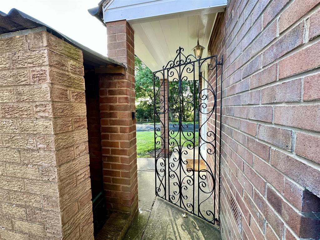 Side gate
