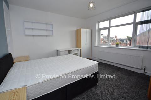 2 bedroom terraced house to rent, Manor Avenue, Hyde Park LS6