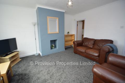 2 bedroom terraced house to rent, Manor Avenue, Hyde Park LS6