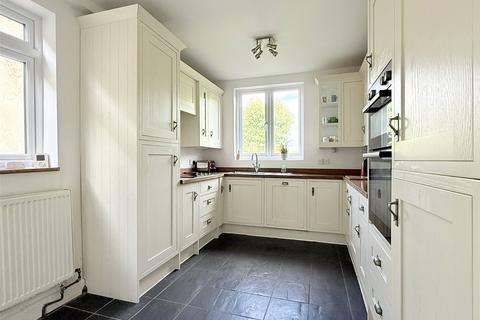 5 bedroom detached house to rent, The Ridgeway, Mill Hill, London, NW7