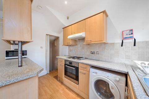 8 Knowle Grove, Leeds, LS4 2PN