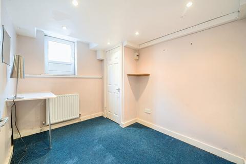 8 Knowle Grove, Leeds, LS4 2PN