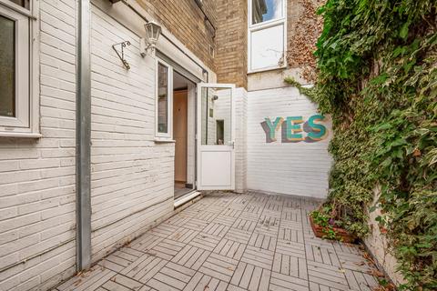 11 Thorburn Square, London, SE1 5QH
