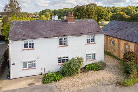 4 bedroom cottage for sale, Bicester Road, Aylesbury HP18