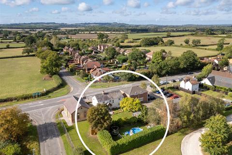 4 bedroom cottage for sale, Bicester Road, Aylesbury HP18