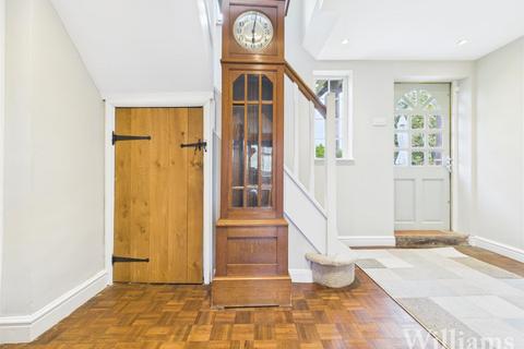 4 bedroom cottage for sale, Bicester Road, Aylesbury HP18