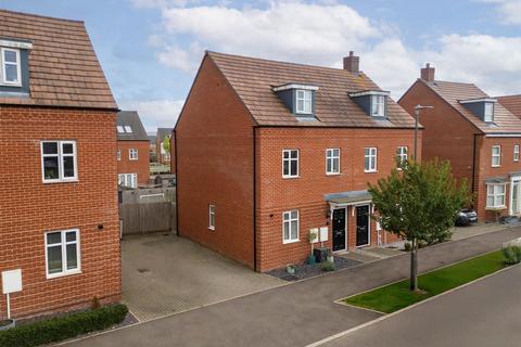 3 bedroom semi-detached house for sale, Sorrel Way, Aylesbury HP22