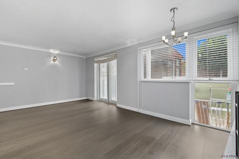 21 Friars Mead, London, E14 3JY