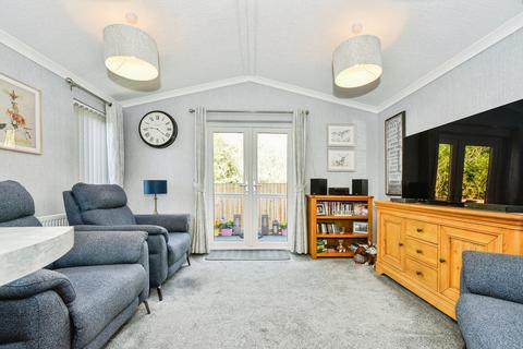 2 bedroom park home for sale, Swindon, Wiltshire, SN25