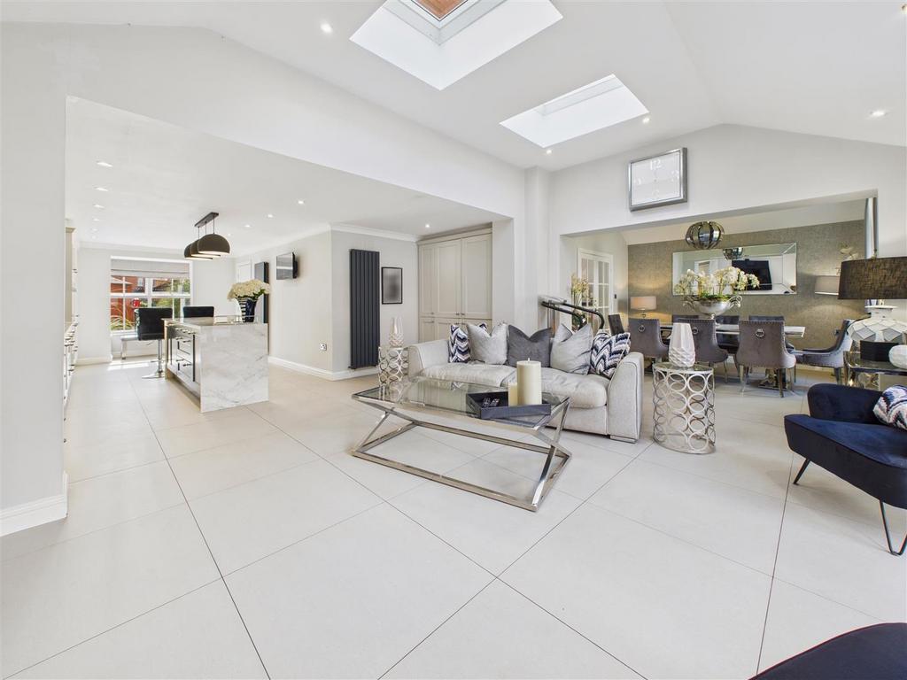 Open Plan Kitchen/Living Area