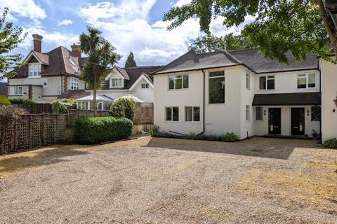 4 bedroom semi-detached house to rent, Park Road, Woking GU22