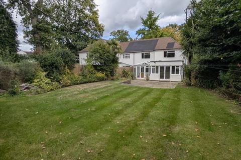 4 bedroom semi-detached house to rent, Park Road, Woking GU22