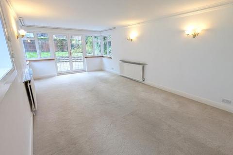 4 bedroom semi-detached house to rent, Park Road, Woking GU22