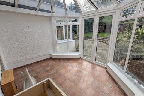 4 bedroom semi-detached house to rent, Park Road, Woking GU22