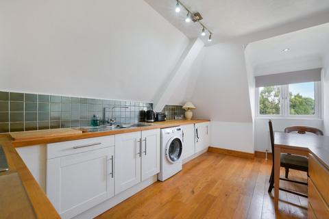 2 bedroom flat for sale, 42 Meade Court, Walton On The Hill KT20