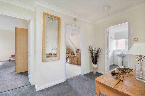 2 bedroom flat for sale, 42 Meade Court, Walton On The Hill KT20
