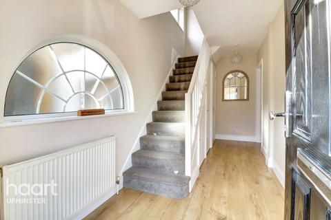 undefined, Upminster RM14