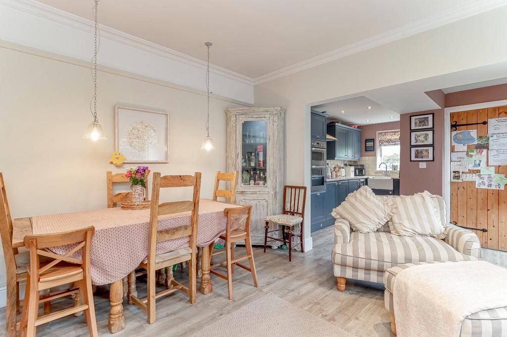 Dining Room - B.jpg