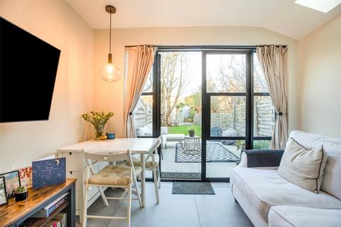 2 bedroom apartment for sale, Friern Road, London
