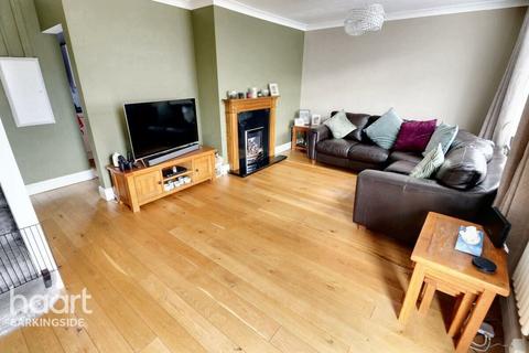 3 bedroom terraced house for sale, New North Road, Hainault