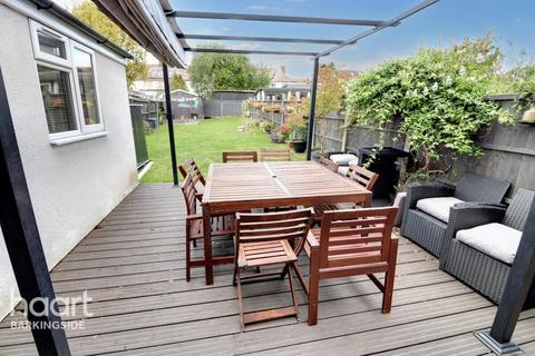 New North Road, Hainault