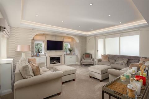 6 bedroom detached house for sale, Sandmoor Avenue, Leeds LS17