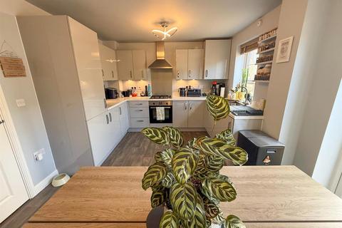 3 bedroom semi-detached house for sale, Brunel Drive, Silsden, BD20 0FH