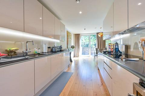 undefined, Paddlers Avenue, Brentford, TW8
