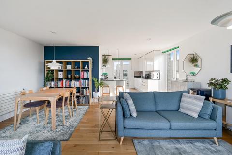 Penthouse, Brentford Lock West