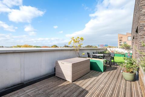 2 bedroom flat for sale, Penthouse, Brentford Lock West