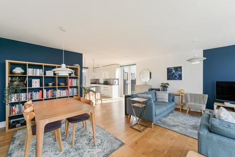 2 bedroom flat for sale, Penthouse, Brentford Lock West