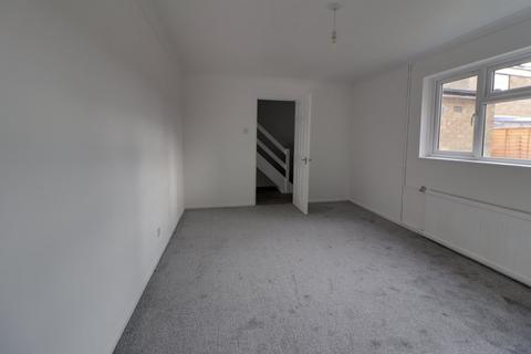 3 bedroom terraced house to rent, Ripon Road, Stevenage SG1