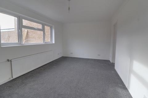 3 bedroom terraced house to rent, Ripon Road, Stevenage SG1