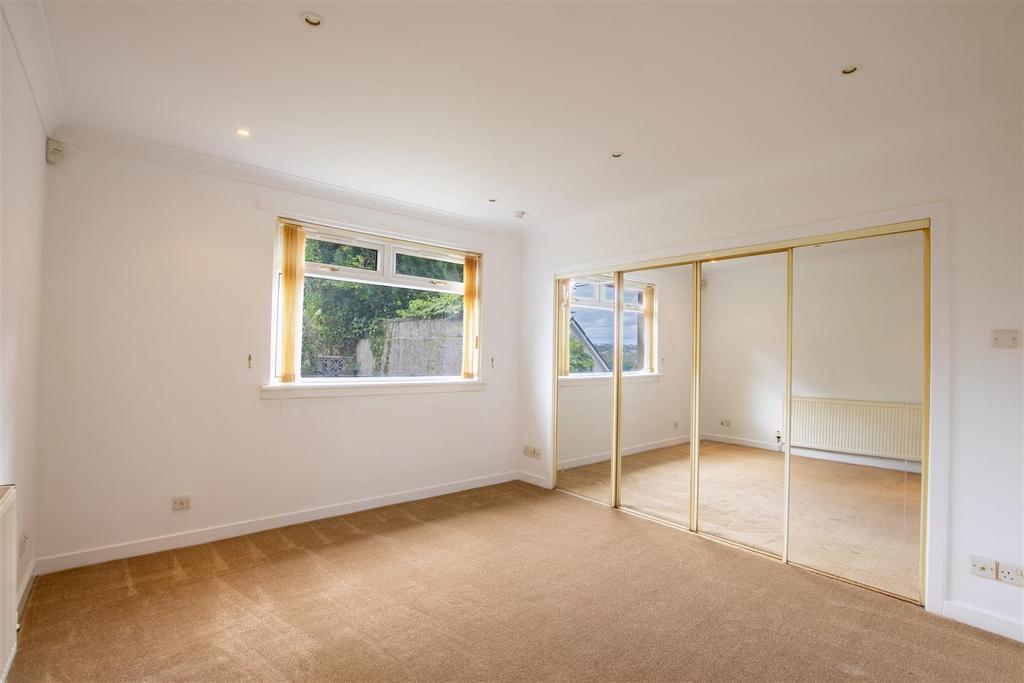 Bedroom..jpg