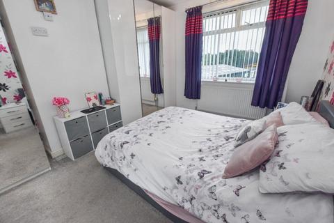 3 bedroom semi-detached house for sale, Whitehall Road, Leeds, West Yorkshire