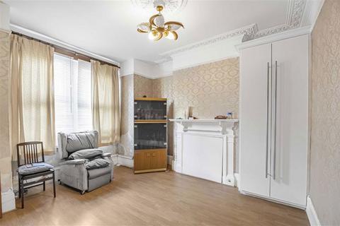 3 bedroom terraced house for sale, Honeybrook Road, London SW12