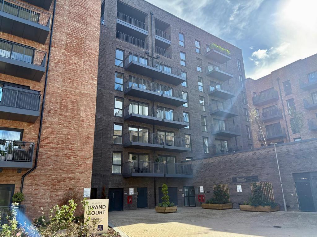 41 Canal Street, Campbell Wharf... 1 bed flat - £1,300 pcm (£300 pw)