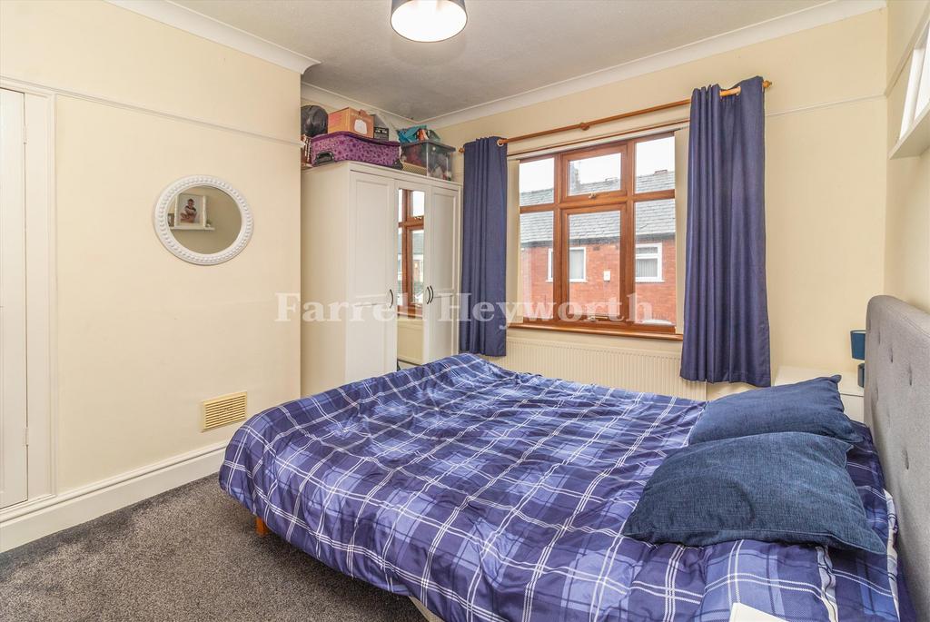 Bedroom 1 image 2