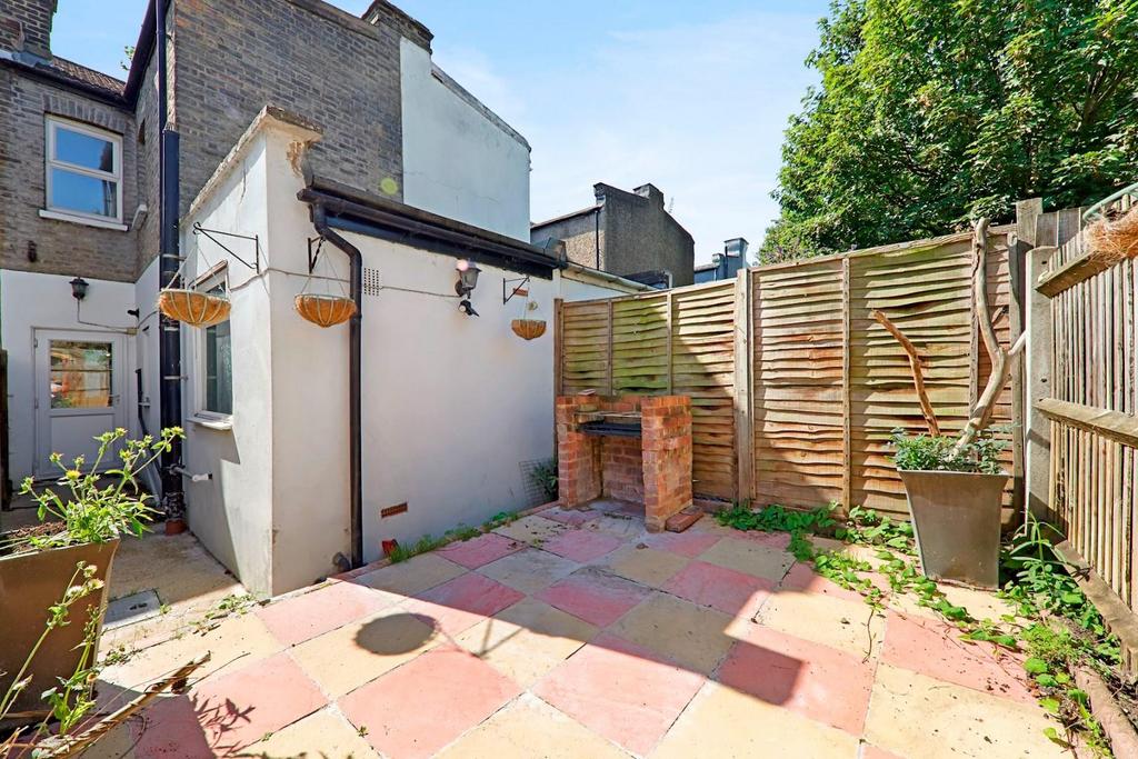 08-fa10 JHProp Wpen - 5 Provincial Terrace - 24-medi