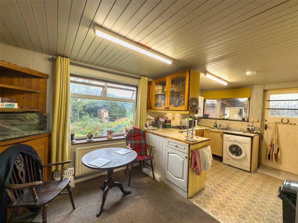 Kitchen/Dining Area