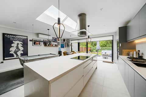 3 bedroom bungalow for sale, Eastern Avenue, Pinner, Middlesex