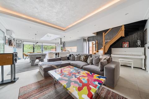 3 bedroom bungalow for sale, Eastern Avenue, Pinner, Middlesex