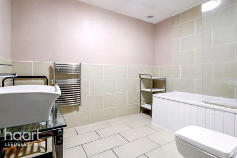 3 bedroom apartment to rent, Millwright Street, LEEDS