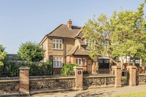 undefined, Boston Gardens, Brentford TW8