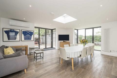 undefined, Boston Gardens, Brentford TW8