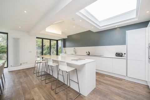 undefined, Boston Gardens, Brentford TW8