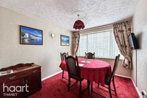 4 bedroom bungalow for sale, Kite Farm, Whitstable