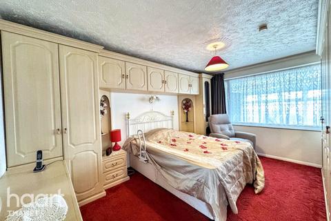 4 bedroom bungalow for sale, Kite Farm, Whitstable