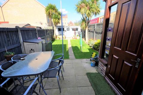 3 bedroom end of terrace house for sale, Lamberhurst Road, Dagenham.