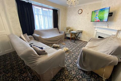 3 bedroom end of terrace house for sale, Lamberhurst Road, Dagenham.